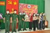 Lãnh đạo Liên hiệp Hội tặng quà cho Đồn Biên phòng Ninh Điền