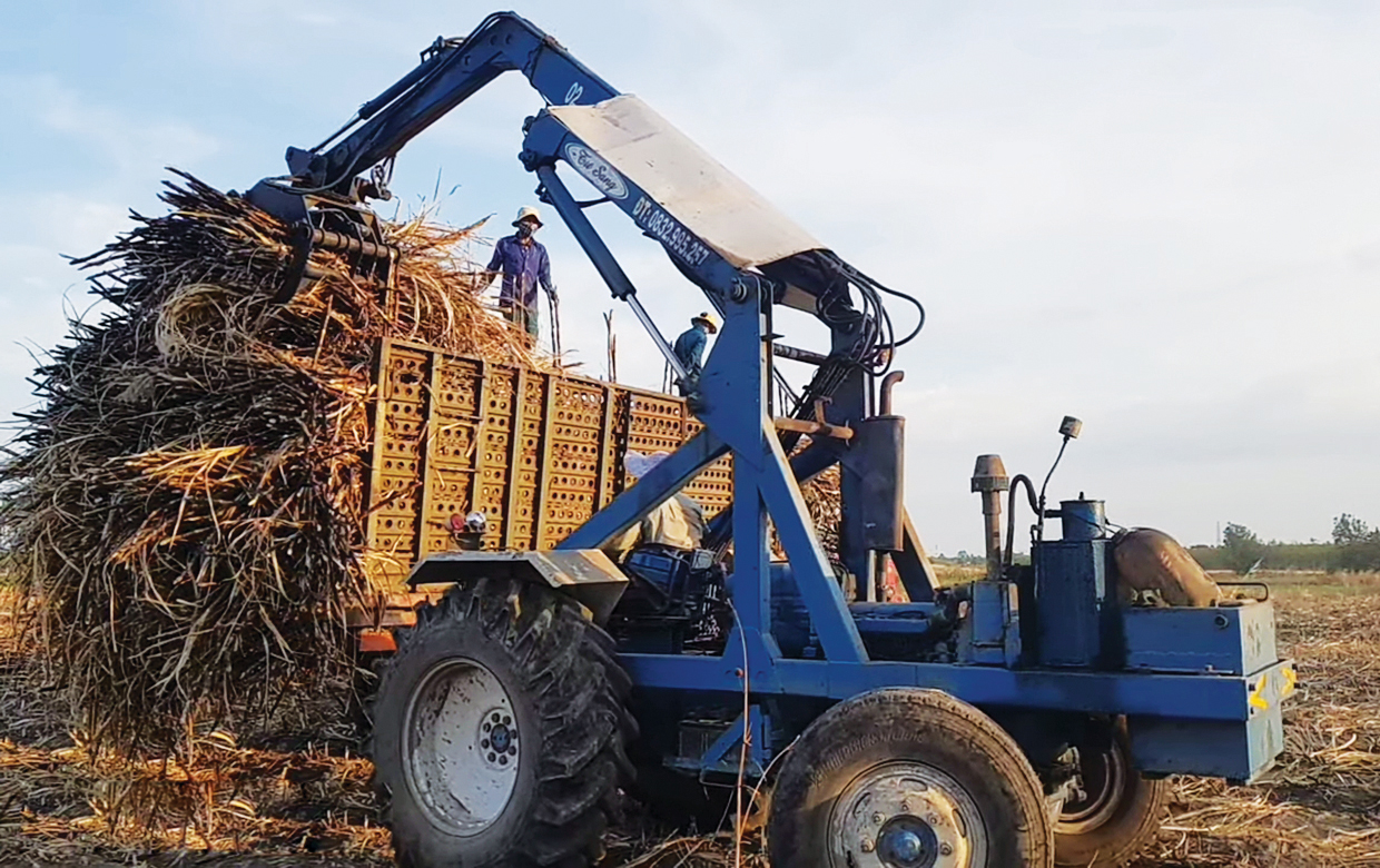 Máy gắp mía thủy lực xoay (Thy Khánh An)